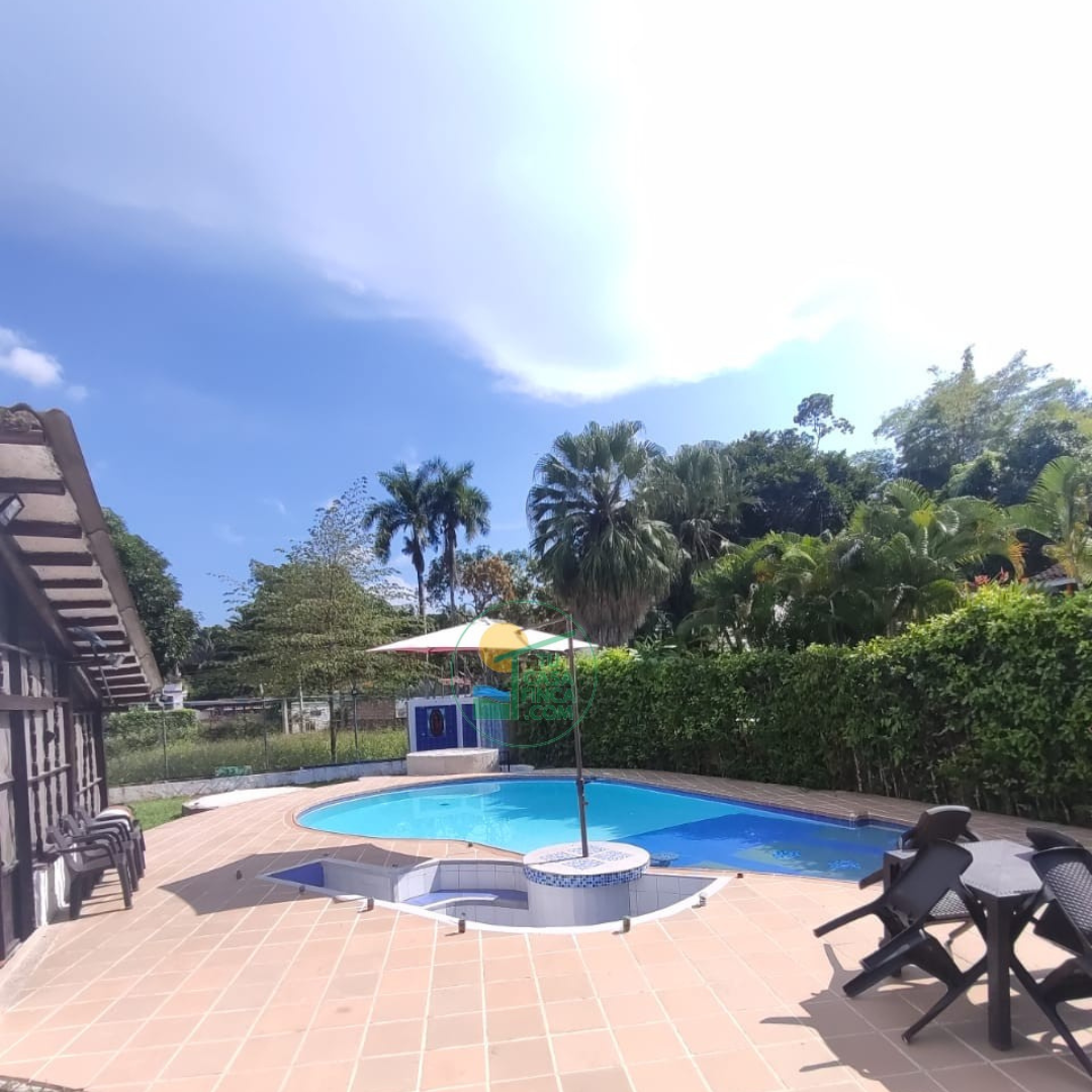 MELGAR |12|16 PERSONAS