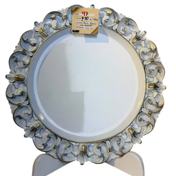 Imagen del producto SOBREPLATO TALLADO BLANCO CON DORADO
