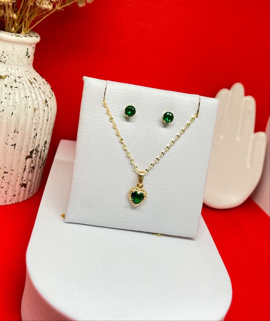 Conjunto love verde + cadena aros 45cm