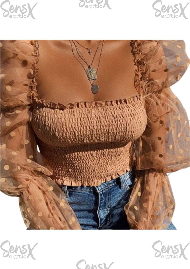 Blusa con Mangas y Escote con Puntos Café – Elegancia y Estilo con un Toque Atrevido