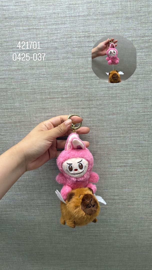 LLAVERO LABUBU/CAPIBARA (ROSA)
