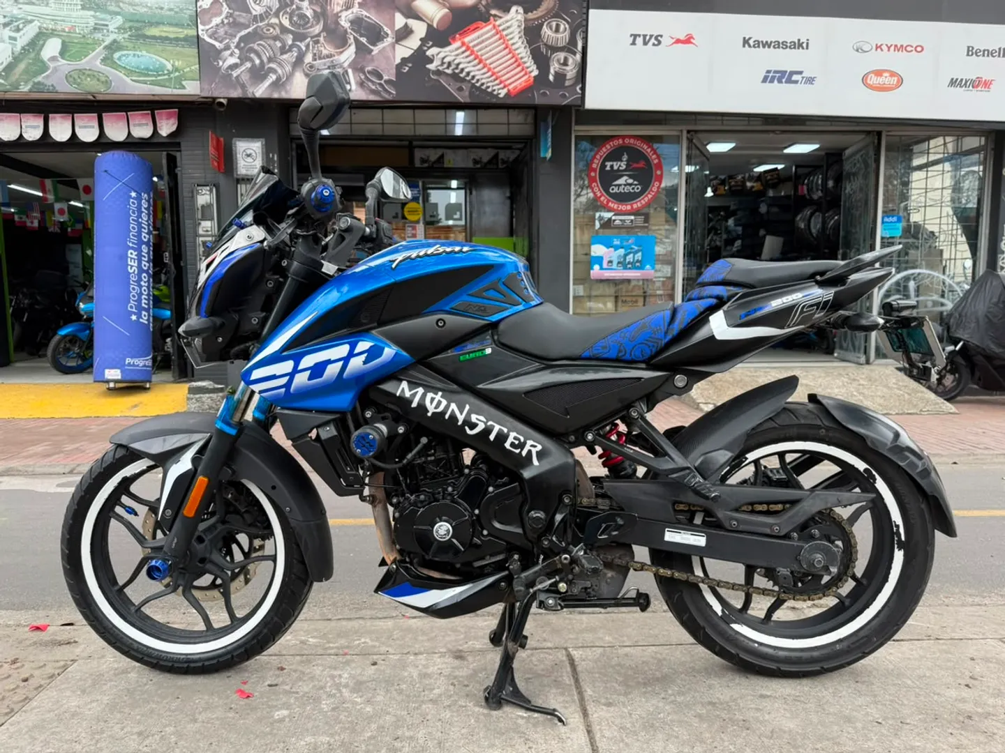 BAJAJ PULSAR NS  200 FI ABS
