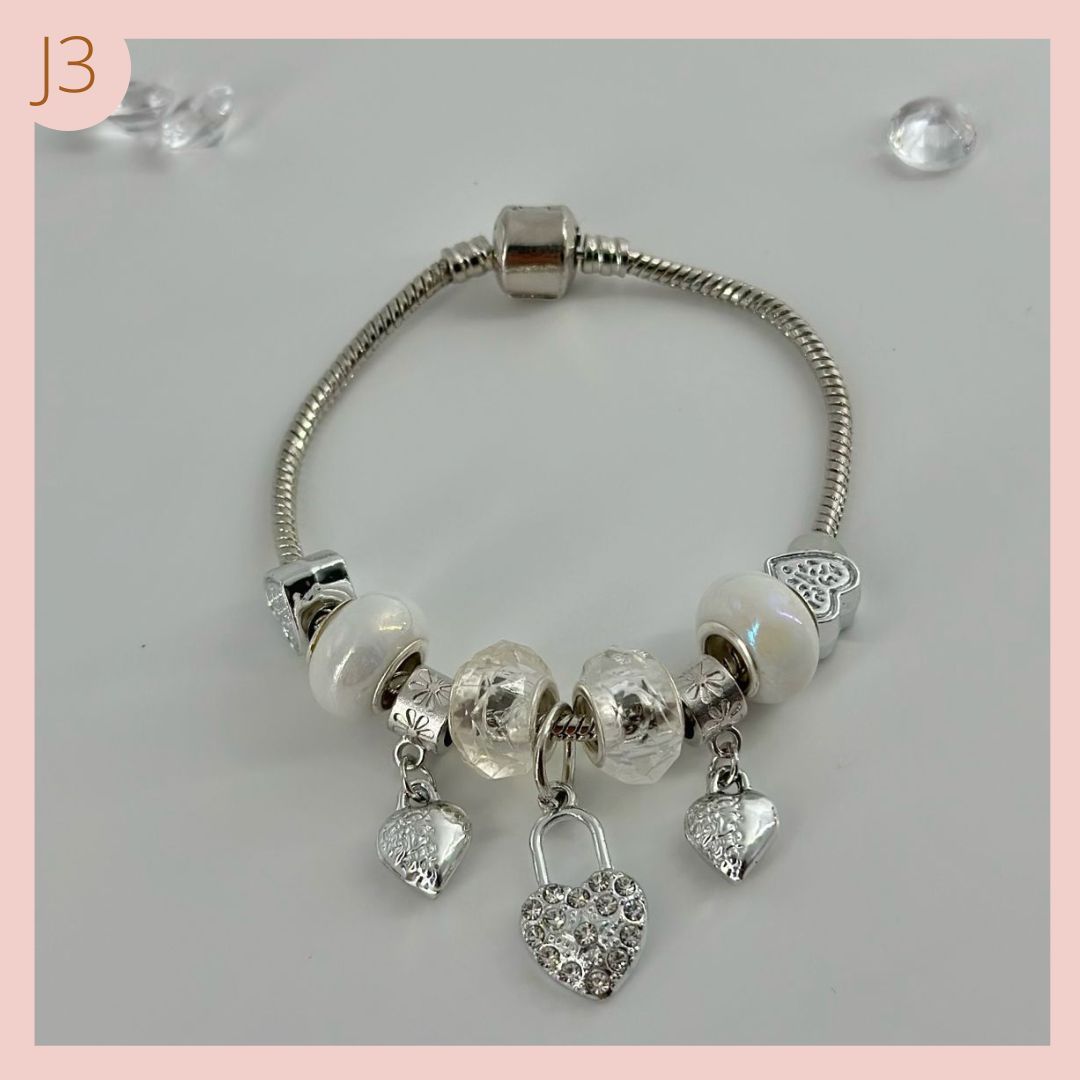 PULSERA TIPO PANDORA PLATEADA CON CHARMS