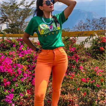 CAMISETA CON ACCESORIO DE LUJO - imagen 1