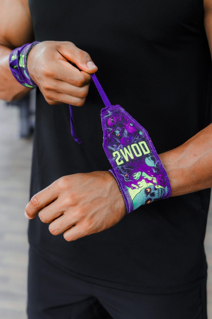 MUÑEQUERAS FIJAS SKULL MORADAS