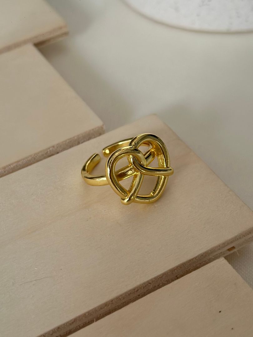 Anillo corazón dorado 
