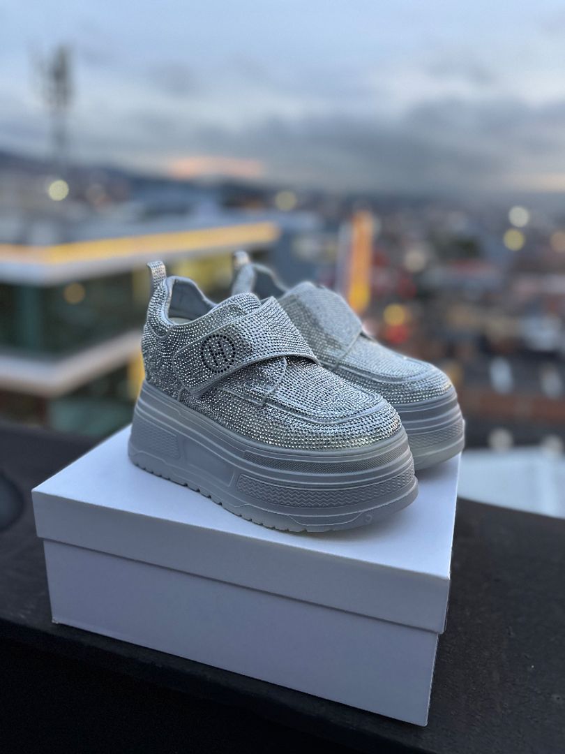 TENIS BRILLOS PLATA PK