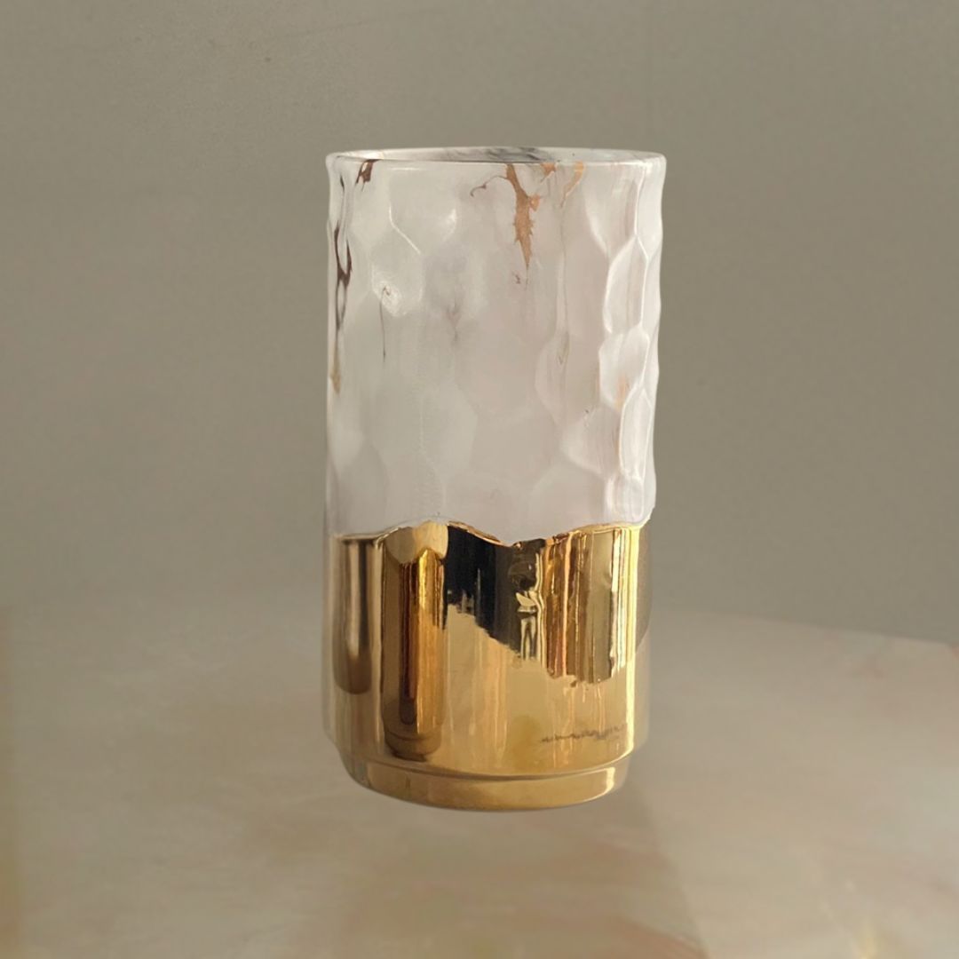 FLORERO DE CERAMICA BLANCO CON DORADO