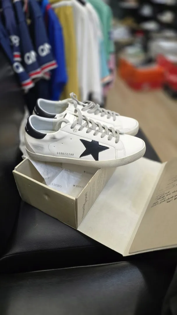 Golden Goose star black