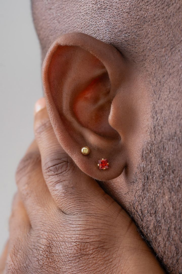 Topo circon cuadrado rojo 