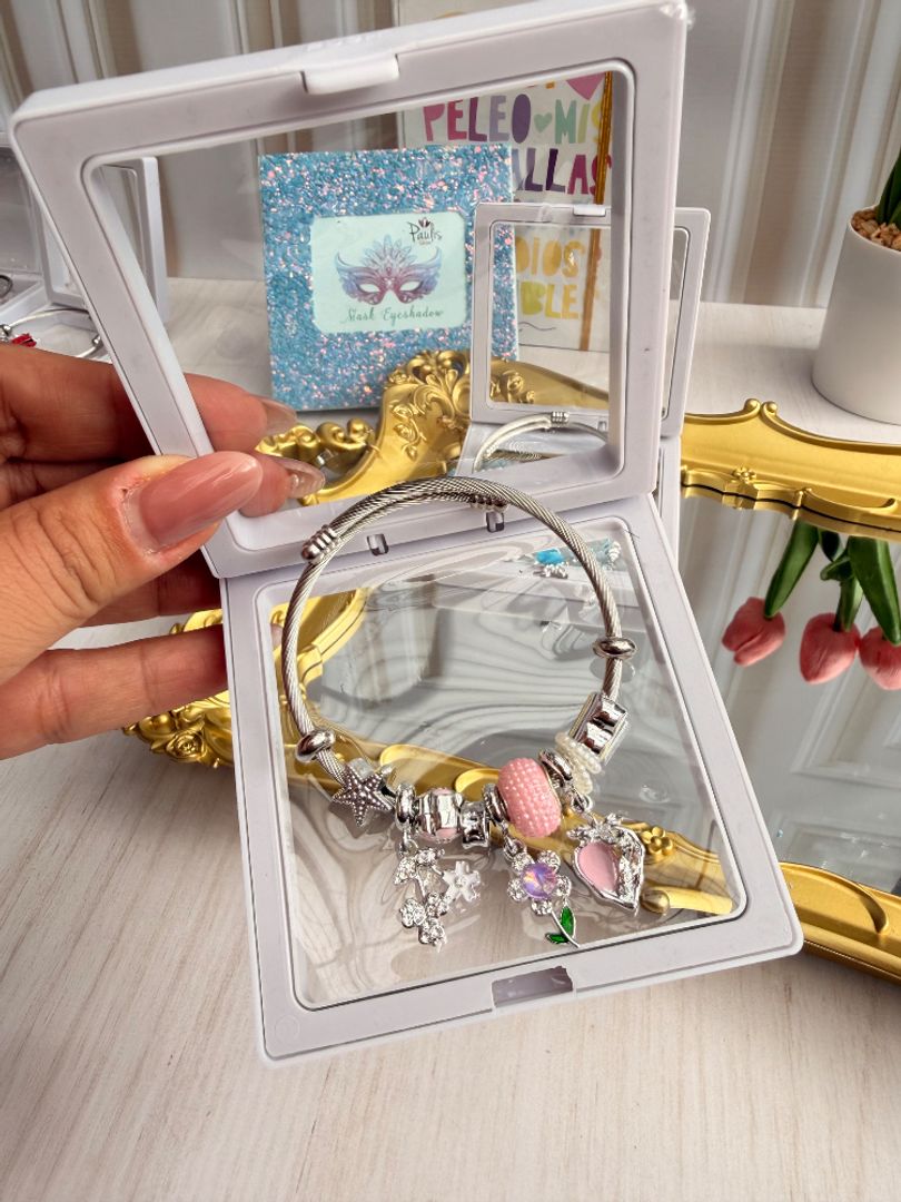 Pulsera tipo Pandora en caja 