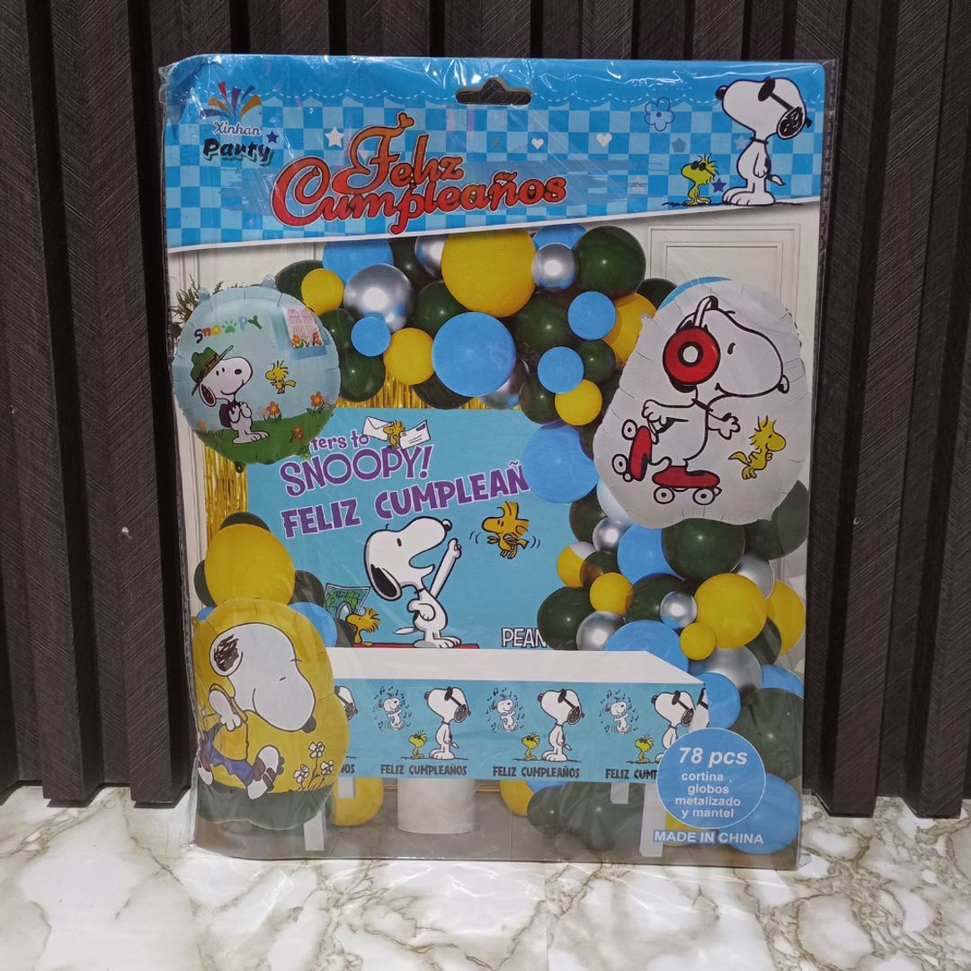 ARCO DE GLOBOS SNOOPY MANTEL CORTINA Y FONDO