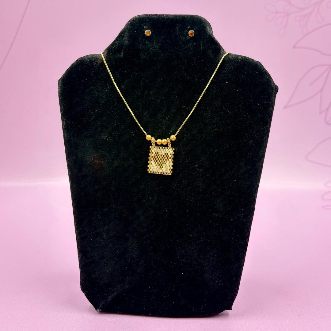 COLLAR MOSTACILLA CORAZÓN + ARETAS