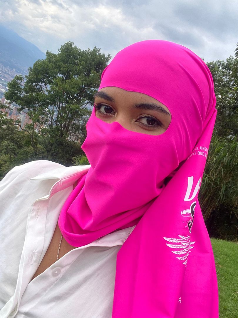 NIQAB FUCSIA CON DISEÑO 