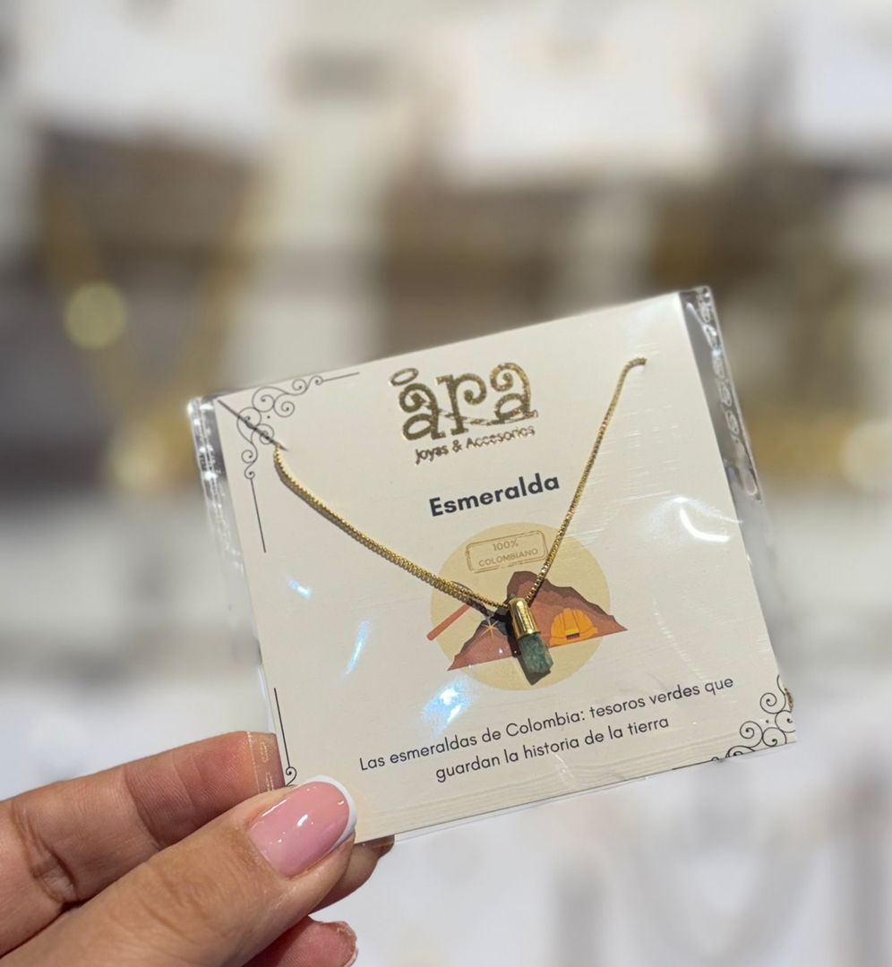 Cadena con murralla de esmeralda incrustada 