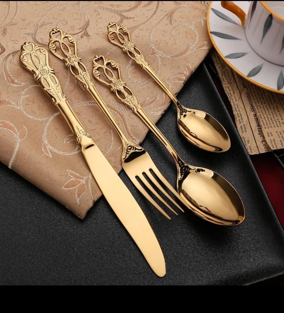 CUBIERTOS DORADOS FIGURA 