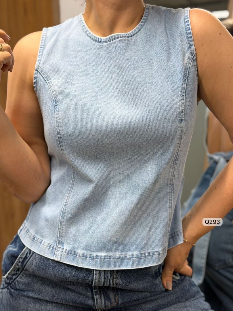 BLUSA DENIM ESCOTE ESPALDA Y PINSAS DELANTERAS Q293