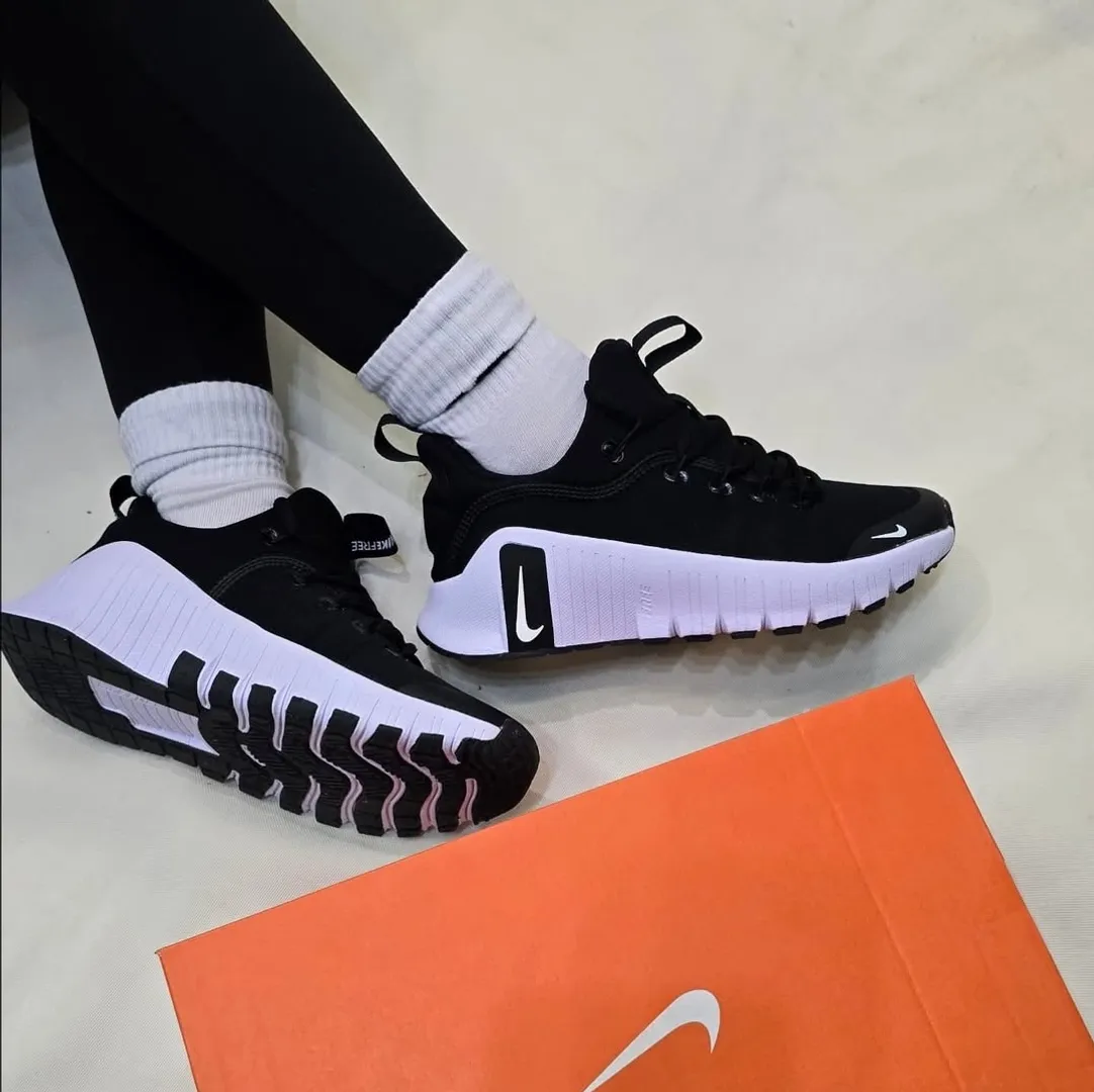 Nike Metcon Black White 