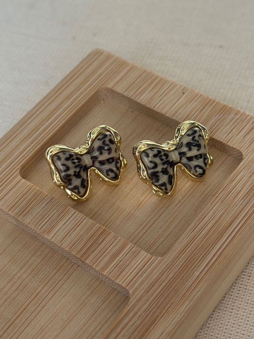 Arete moño animal print 