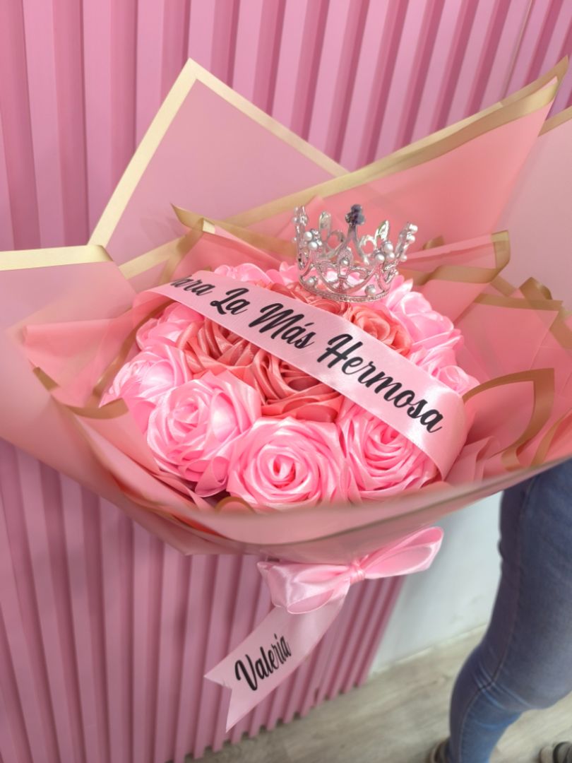 ARREGLO PELUCHE CON ROSAS ETERNAS 