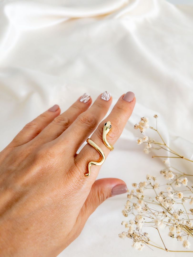 Anillo culebra lila largo 