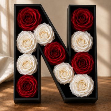 Imagen del producto Caja Personalizada con Inicial de Roas en Satín 