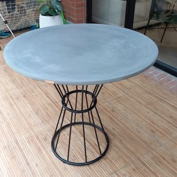 Imagen del producto MESA EN CONCRETO 80 CM