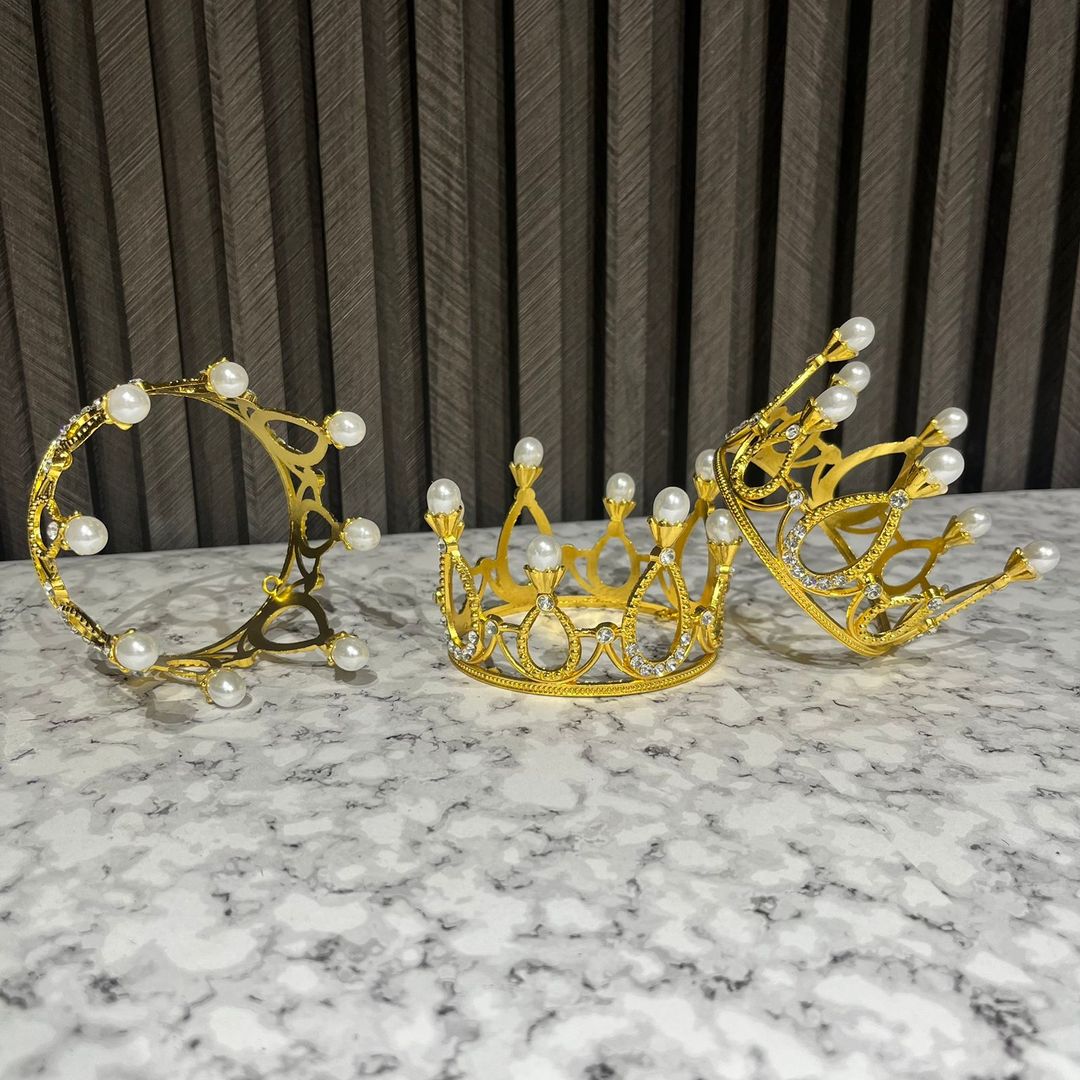 CORONA METÁLICA 8CM X5CM 