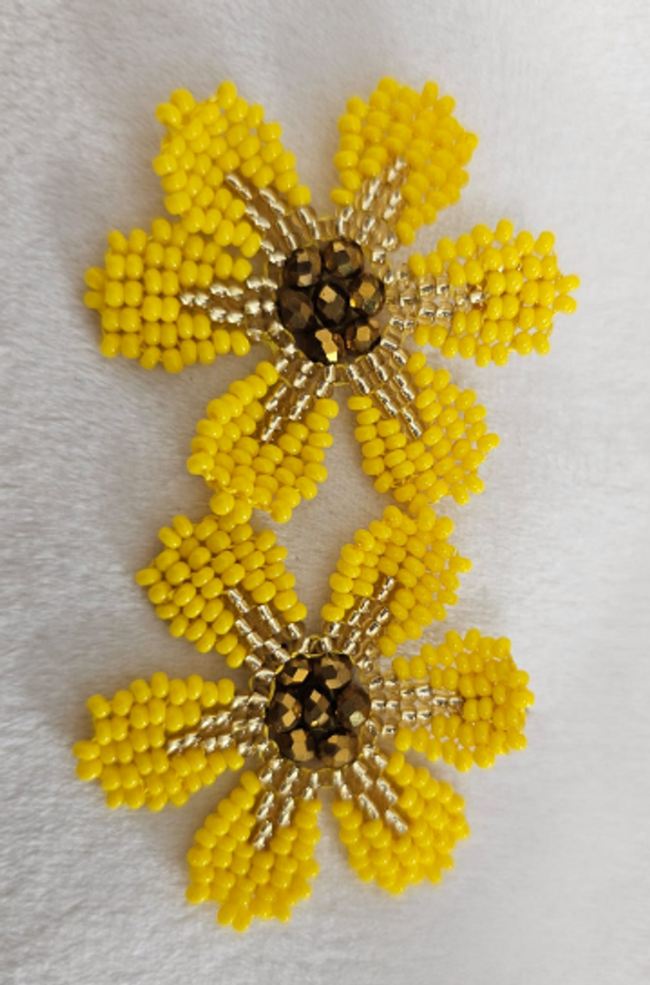 Arete Flor 6 Pétalos Mostacilla 