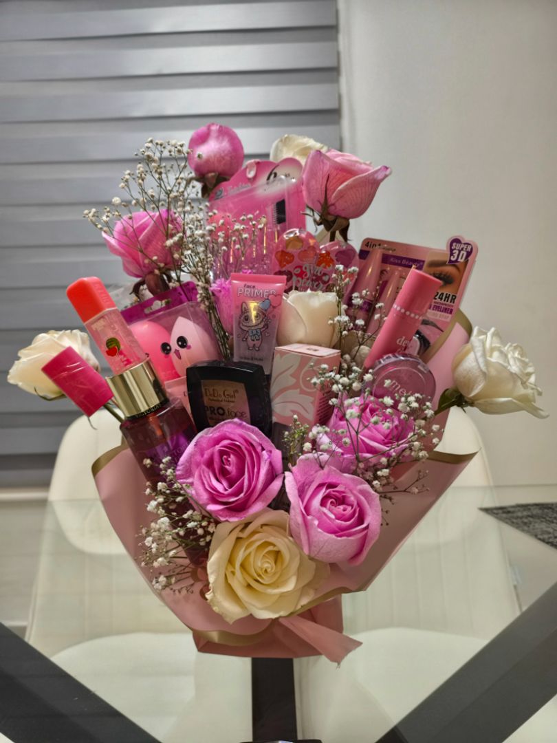 ROSAS CON MAQUILLAJE