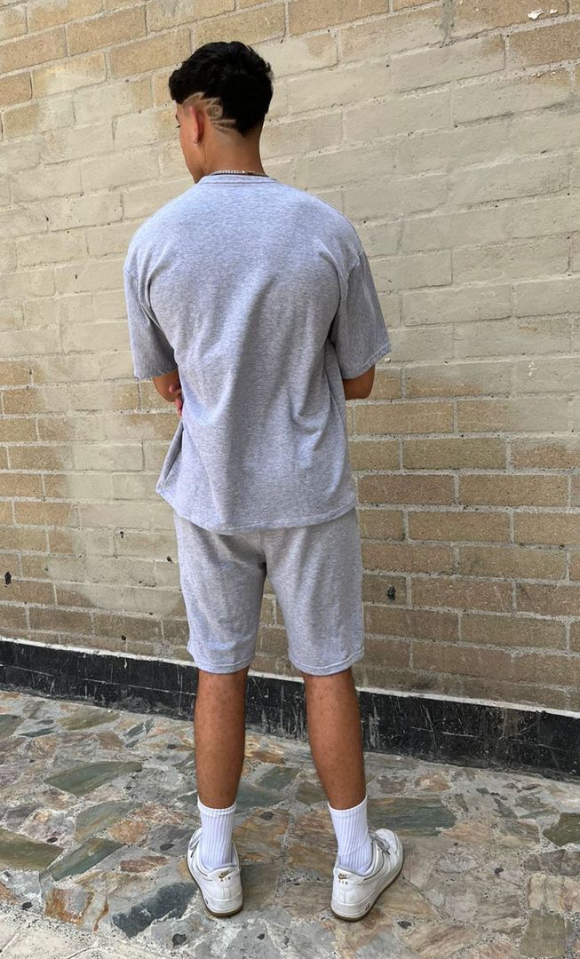 CONJUNTO BURDA OVERSIZE