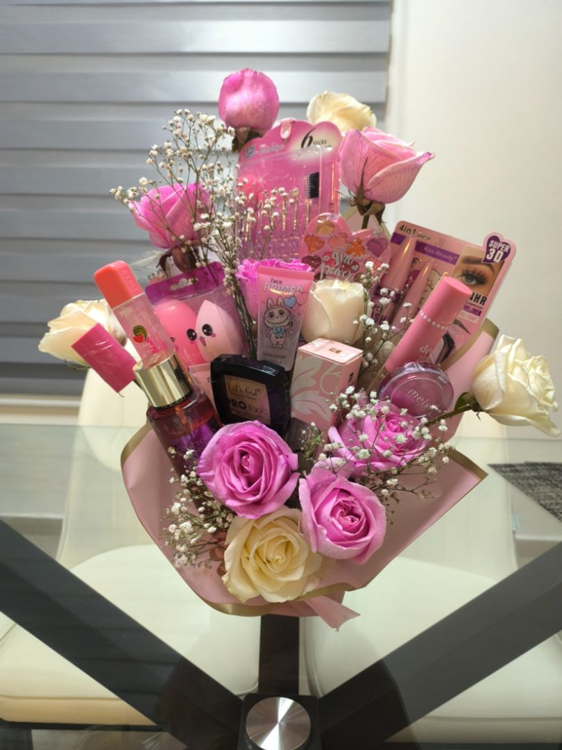 ROSAS CON MAQUILLAJE