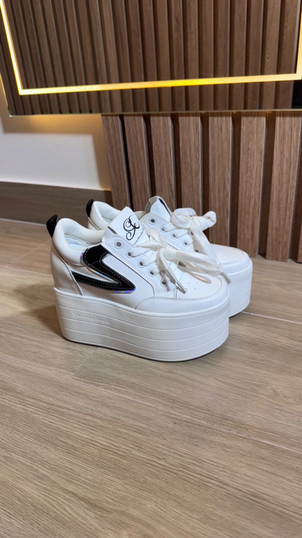 Tenis plataforma doble fashion !!