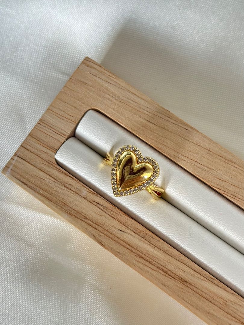 Anillo corazón dorado 