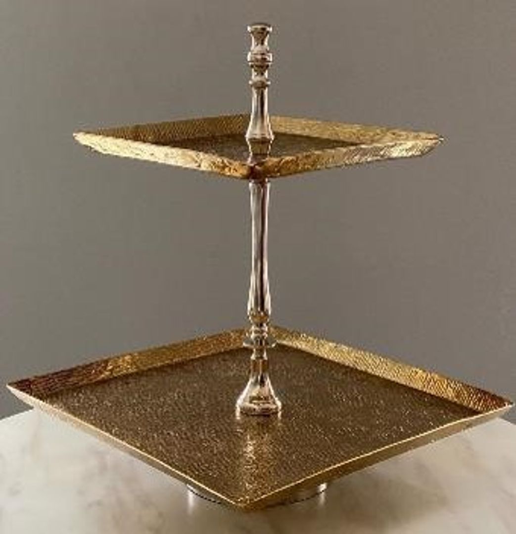 Base para pasteles dorada en acero martillado