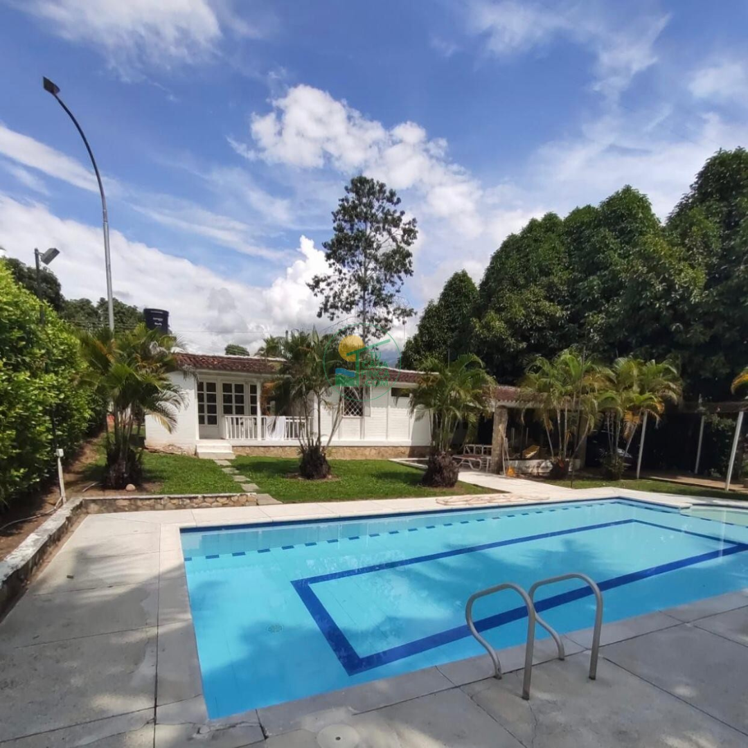 MELGAR |10|12 PERSONAS