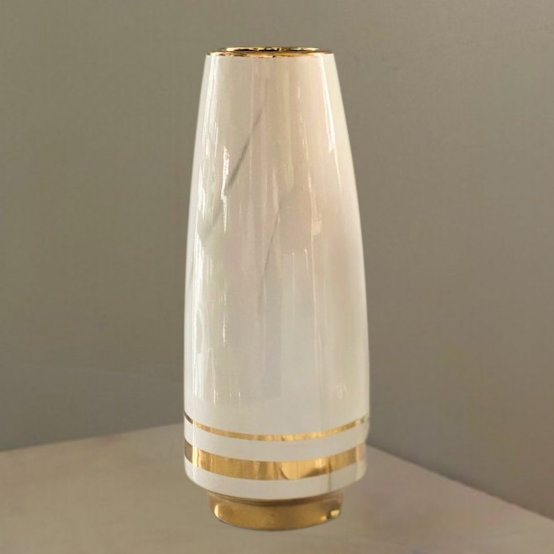 FLORERO DE CERAMICA BLANCO CON DORADO