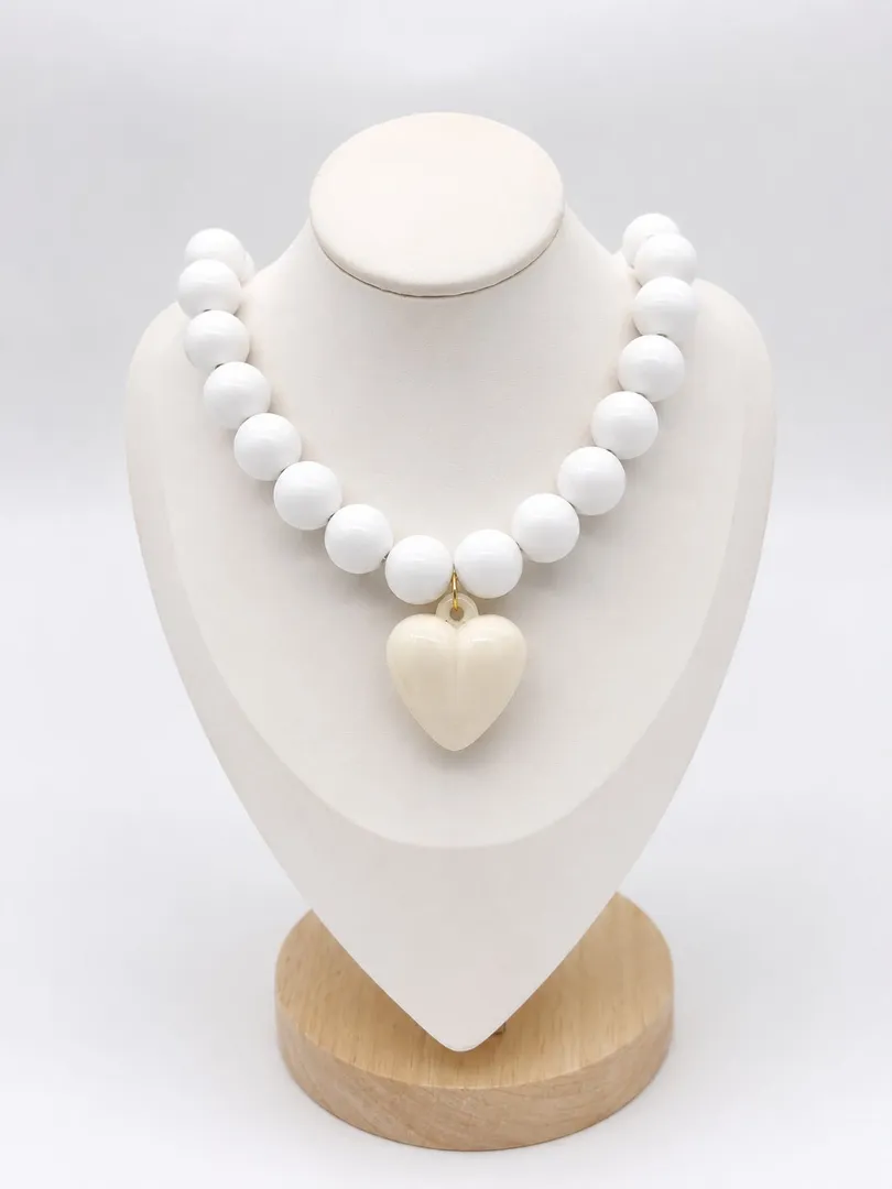 Collar chicle # 16 Blanco corazón macizo