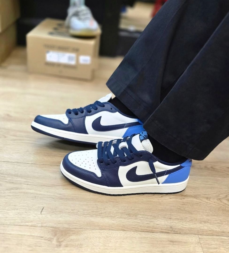 Air Jordan 1 Low OG 'Obsidian UNC