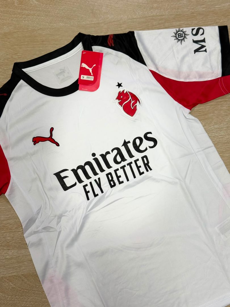 000 VISITANTE OFICIAL DE AC MILAN 