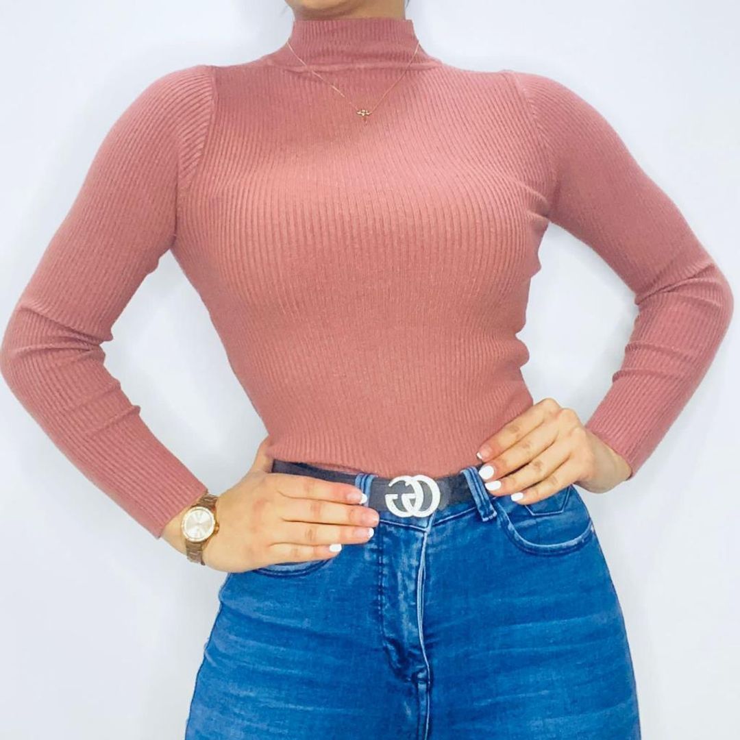 Básicos tejidos, cuello subido y tortuga, con botones