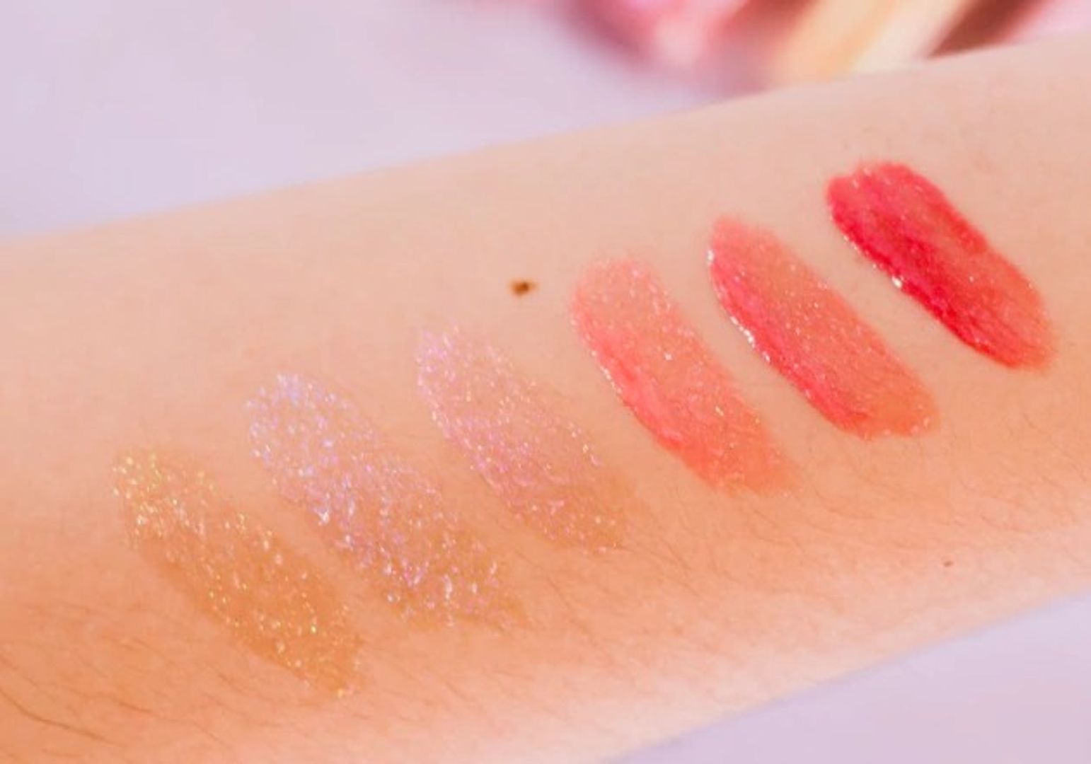 Lip Gloss hidratante Glossy Color Bloomshell