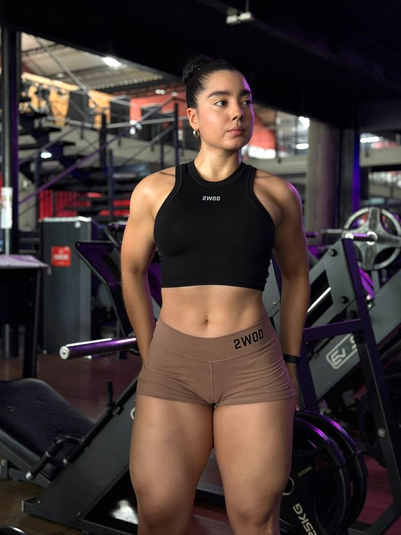 SET CROP TOP NEGRO + BOOTY SHORT MOKA