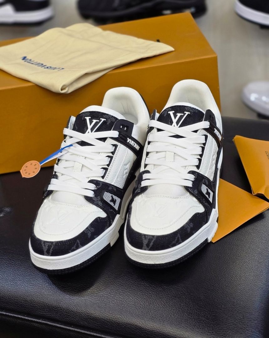 Louis Vuitton trainer black