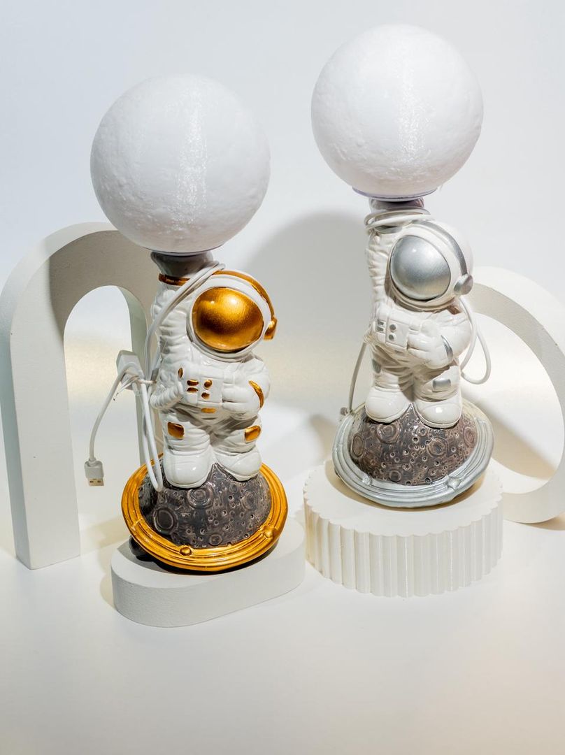 LÁMPARA ASTRONAUTA PARADO