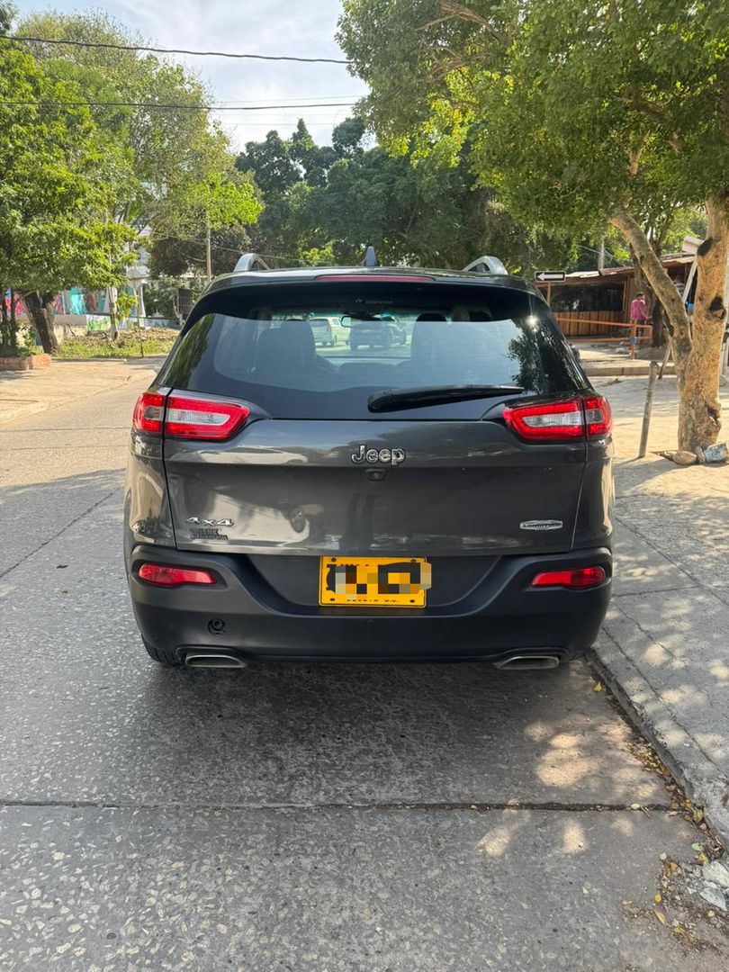 JEEP CHEROKEE 3.2L AUT 4X4 2015 LONGITUDE