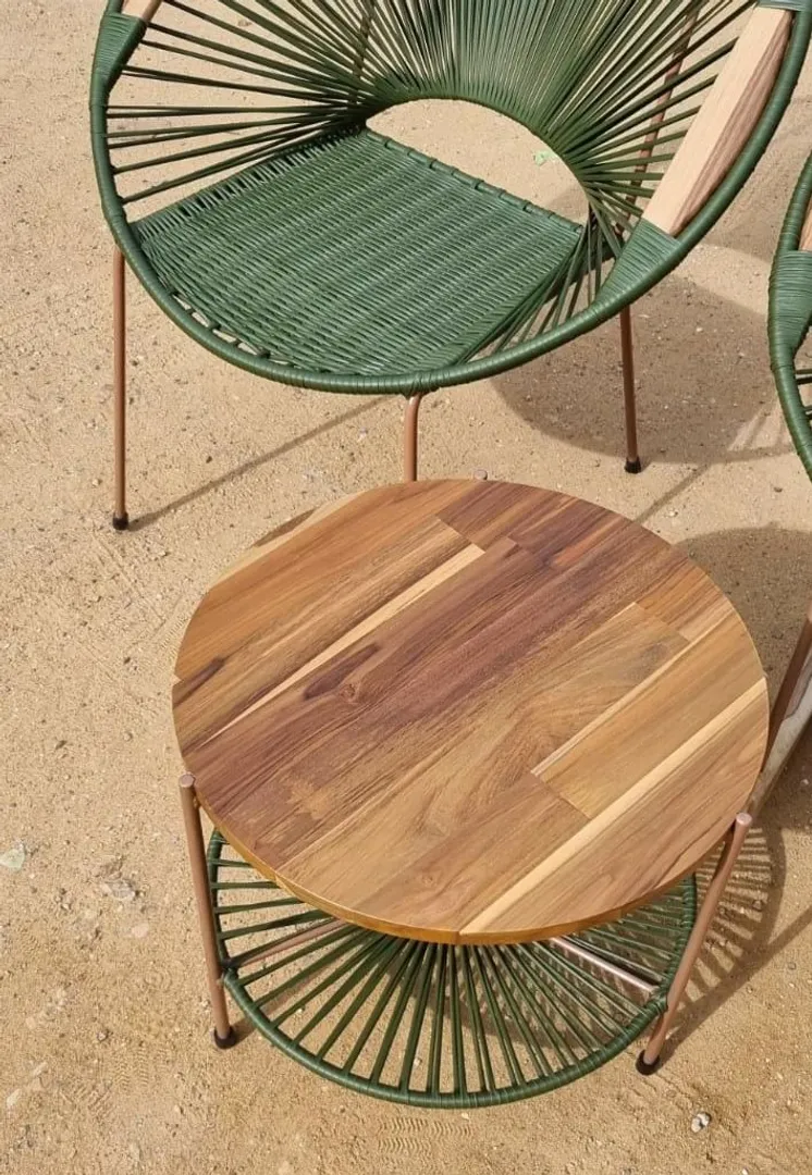 Mesa auxiliar en teca