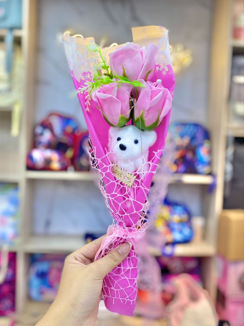 RAMO CON OSITO Y ROSAS