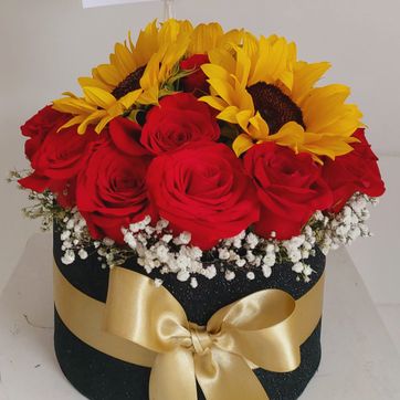 Imagen del producto caja rosas y girasoles