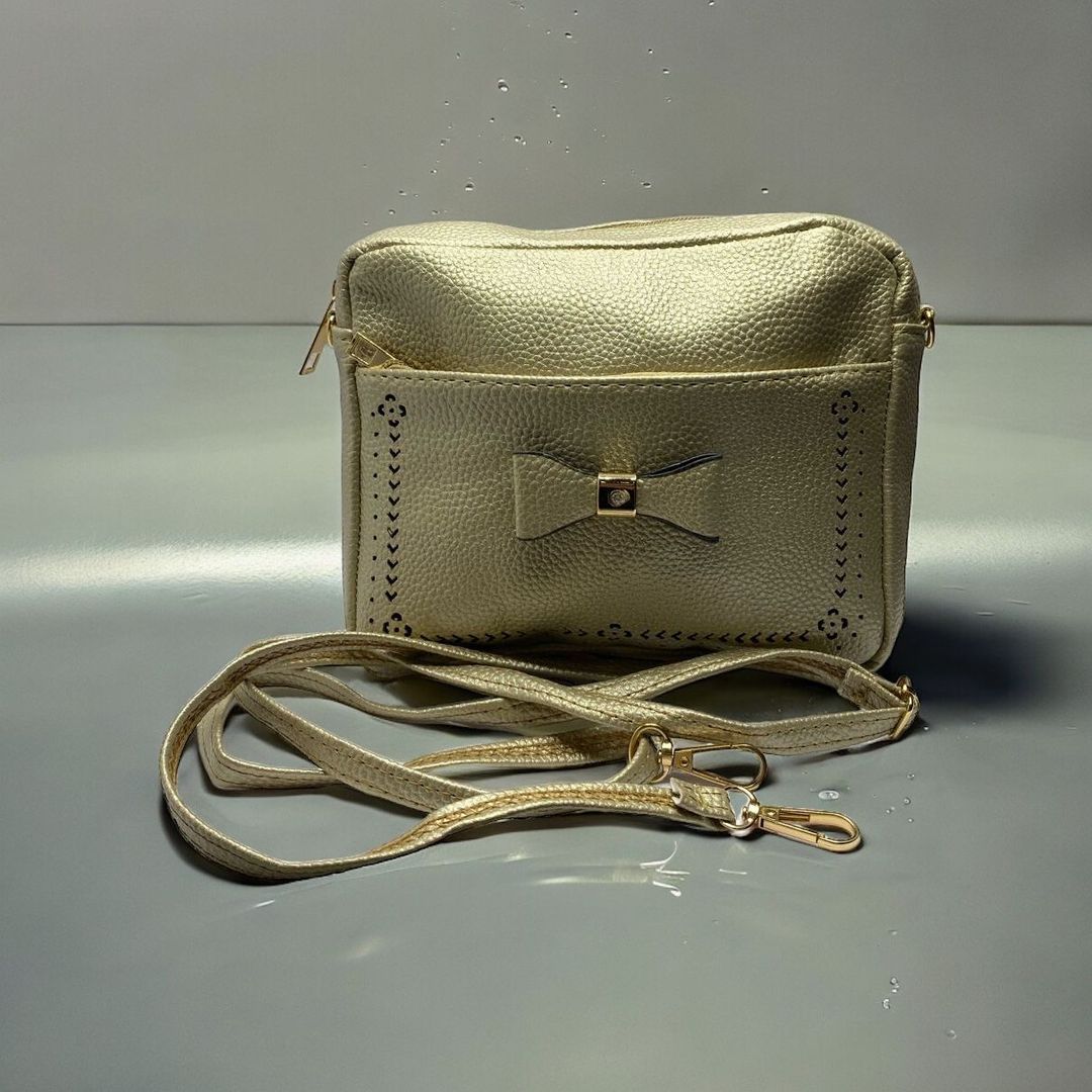 Bolso, dorado y negro